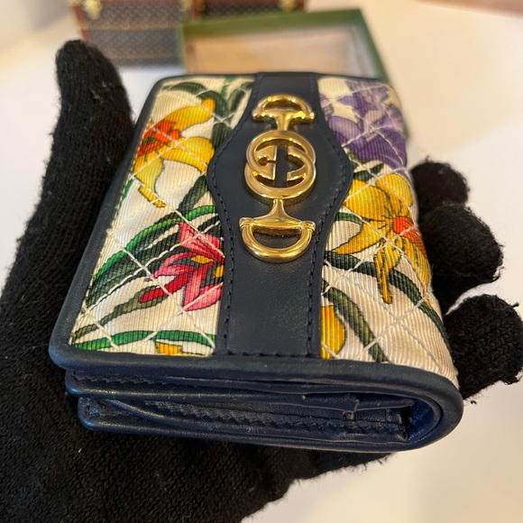 🎀Gucci Zumi Flap Card Case Quilted Flora Canvas Blue, Neutral, Print,Multicolor - Picture 4 of 7